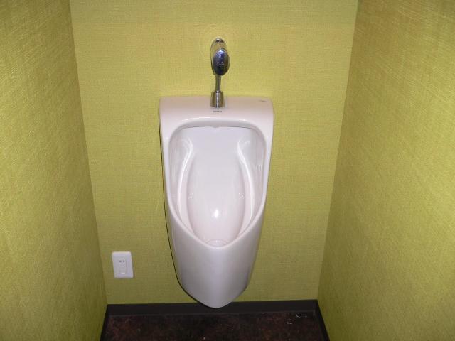 群馬館林　店舗トイレ増設リフォーム　小便器施工完了